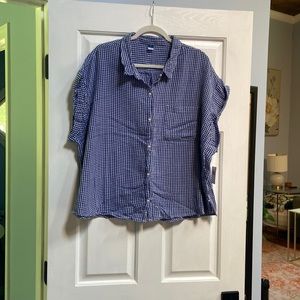 Never worn blue gingham short sleeve button up